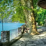 فيلة Secluded Front With Boat *