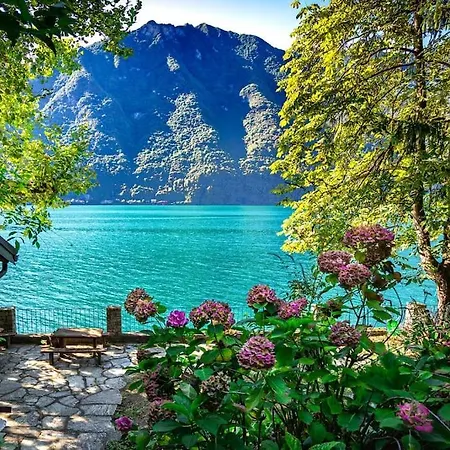 Villa Secluded Front With Boat *