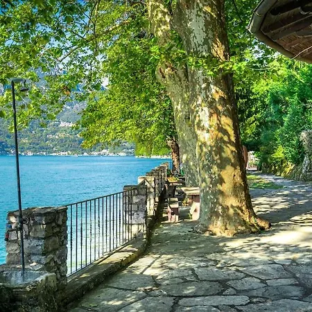 Villa Secluded Front With Boat *