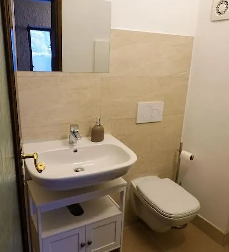 Villa Secluded Front With Boat