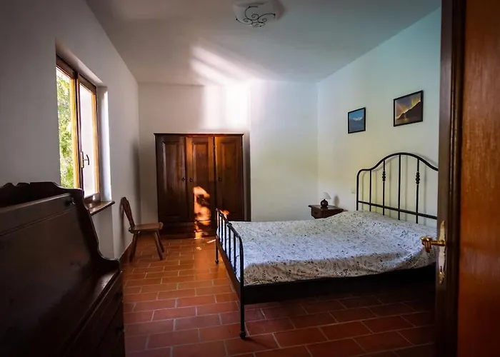 Villa Secluded Front With Boat *