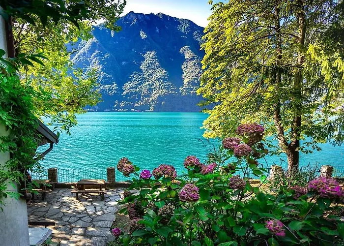 Villa Secluded Front With Boat *