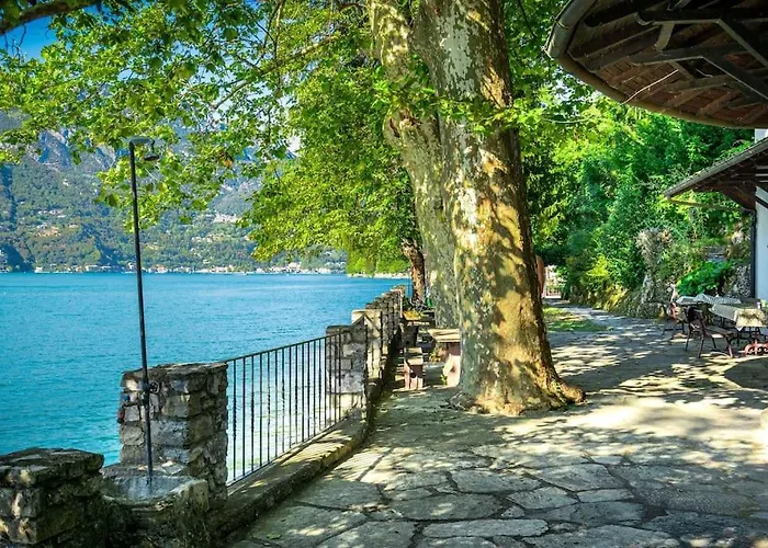 Villa Secluded Front With Boat *